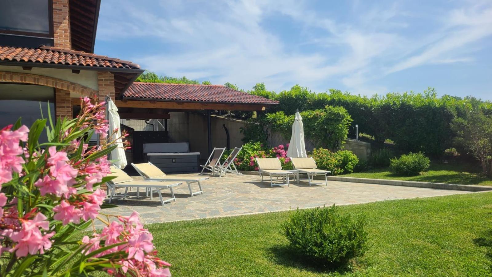 Vila Casa Castella - Adults Only - Langhe Diano dʼAlba Exteriér fotografie