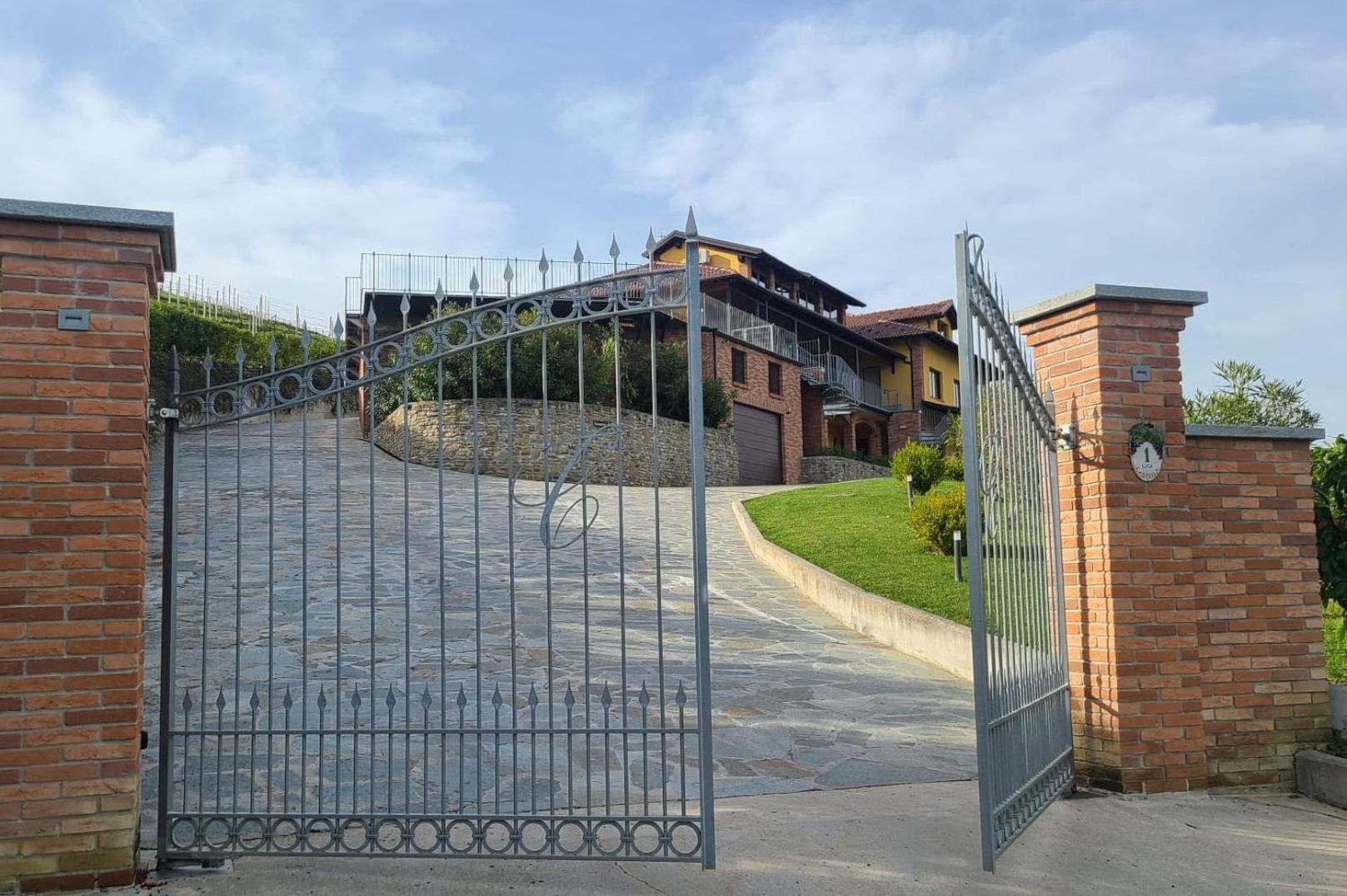 Vila Casa Castella - Adults Only - Langhe Diano dʼAlba Exteriér fotografie